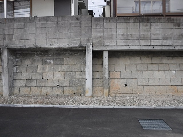 法面に跳ね出し部分が有る敷地購入は要注意!