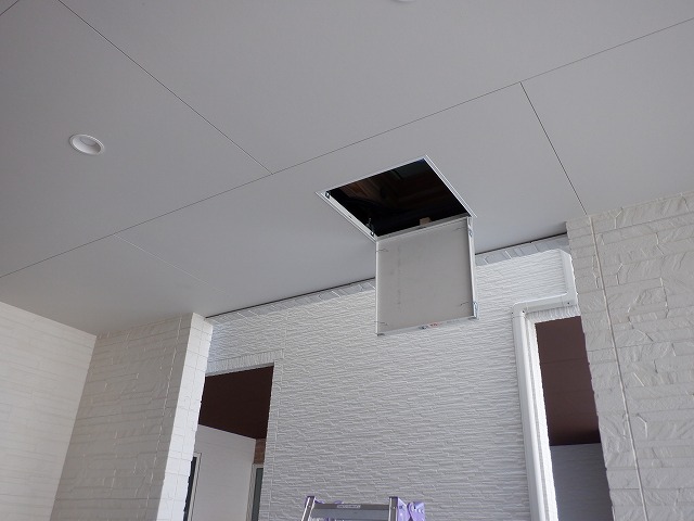 天井点検口は上階の床下に給排水配管が有る場合は必須！