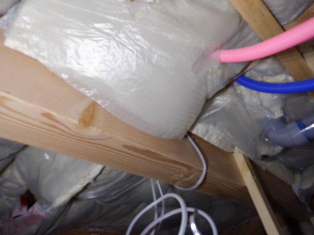 外気に接する床の断熱材は何を使用している?
