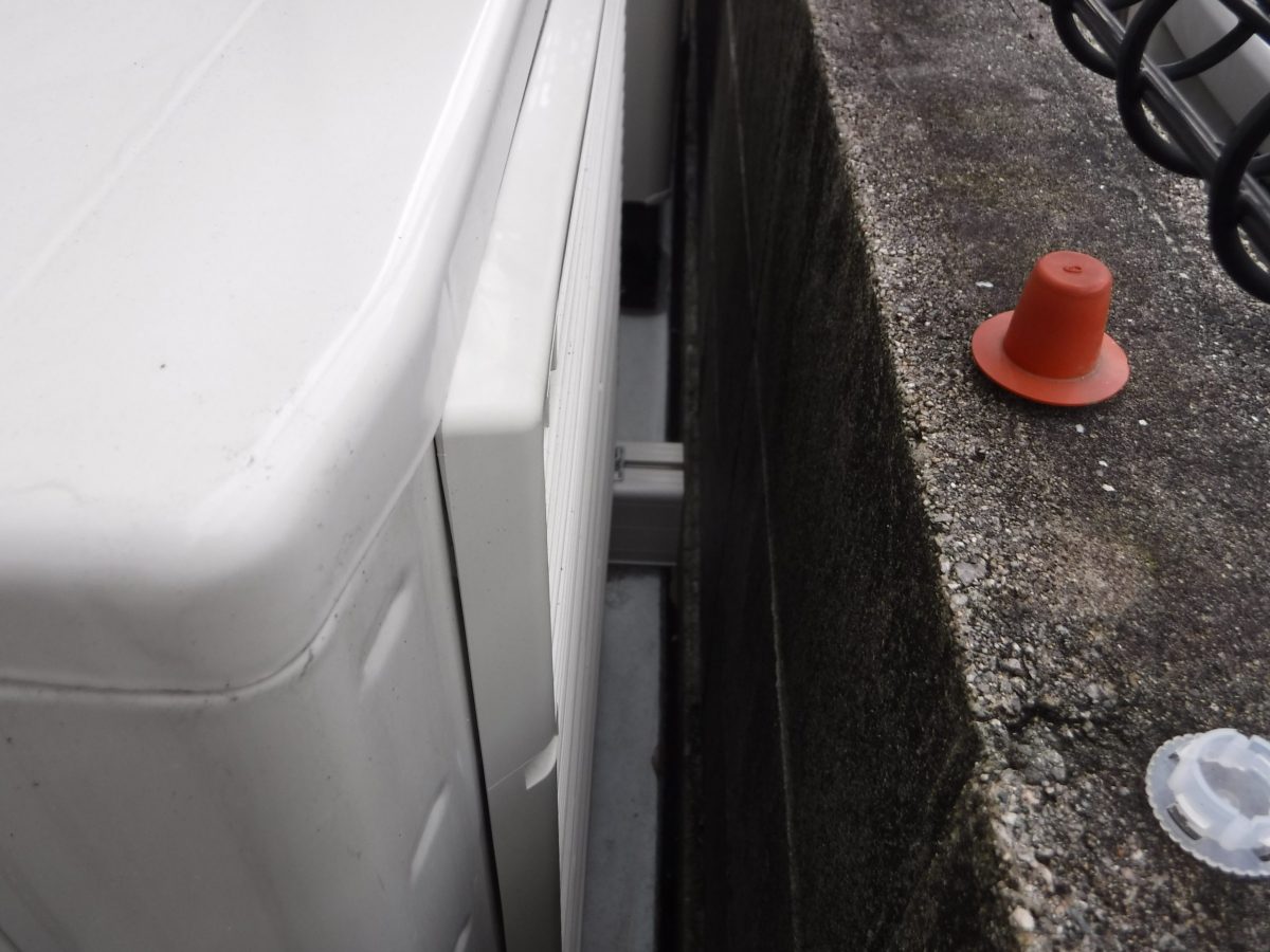 ヒートポンプ前面の離隔距離に注意!