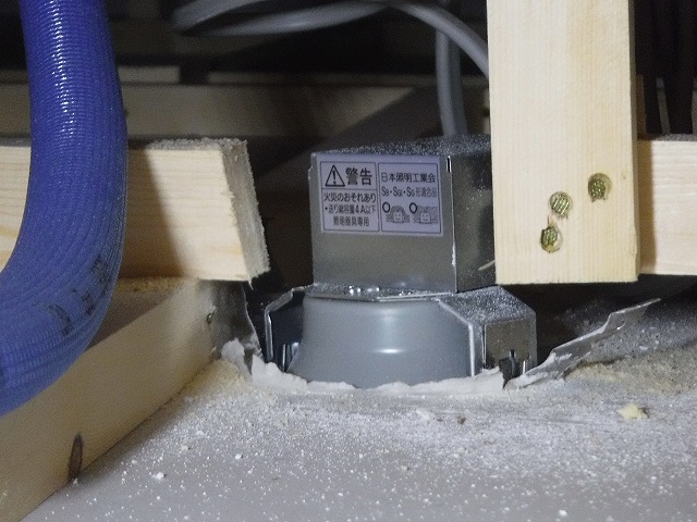 照明器具を設置する天井下地に注意!