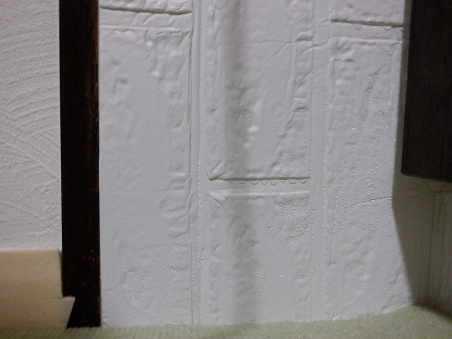 買取再販業者の建物が壁面結露する原因とは？