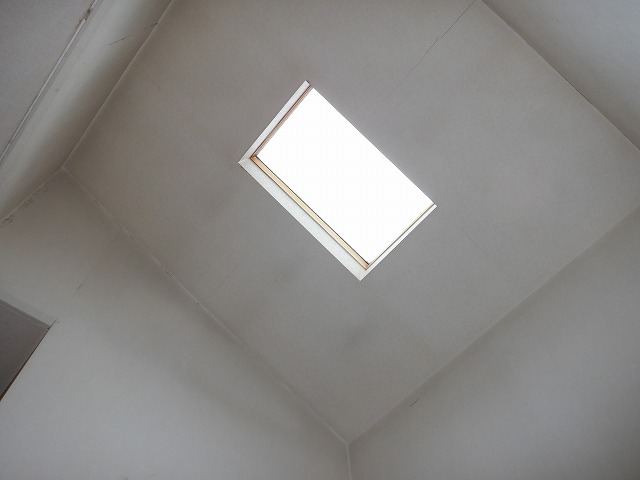 屋根の形状と雨漏り及び建物の劣化について！