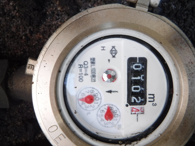 敷地内の給水管に漏水の可能性無し