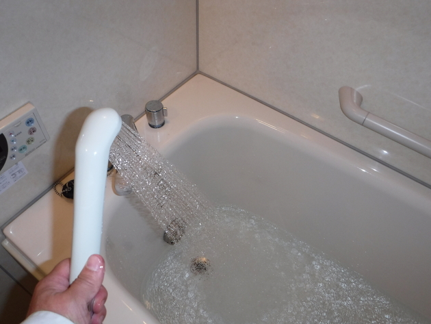 シャワー水栓の給水量及び浴槽の排水に問題無し