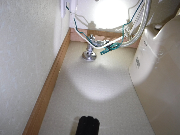 2階トイレ給排水管に漏水無し