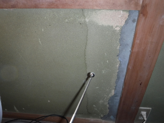 1階和室のサッシ隙間から雨水に浸入による劣化