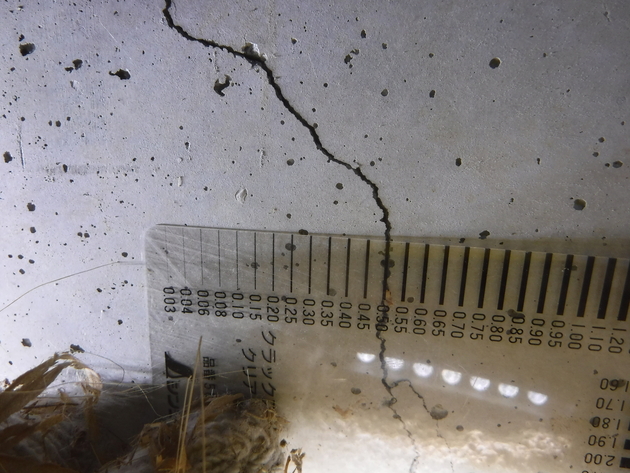 床下基礎にひび割れ0．50mm