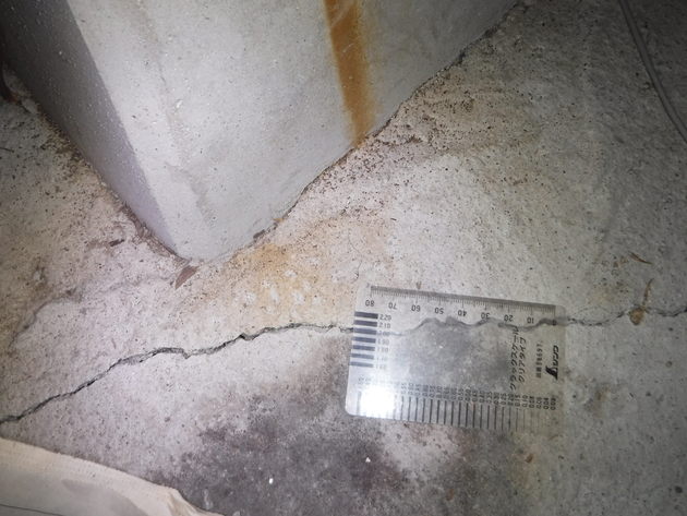 床下防水モルタルにひび割れ2．00mm