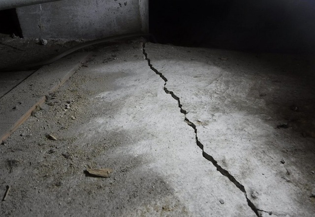 床下に地割れが有る場合は床の傾斜に要注意!