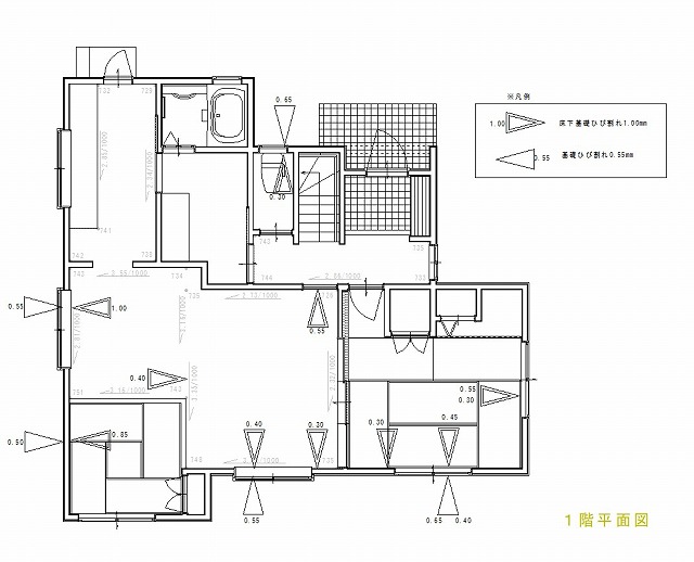 基礎のひび割れと床の傾斜との関係は？